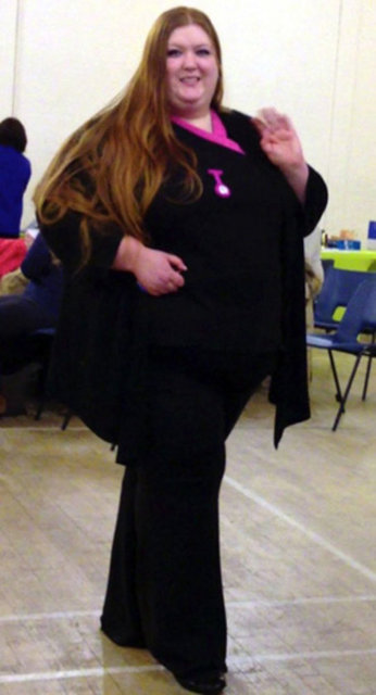 Çocukluğunda okulda çevresi tarafından hep alay edilen bu yüzden de kendine güvenini kaybeden Glasgowlu Tracy, bu durumdan kurtulmak istiyordu...