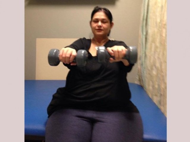 Öte yandan Mayra'nın ifade verebilmesi için yeterince büyük bir mahkeme salonu bulunması, genç kadının kaldığı evin duvarları yıkılarak dışarı çıkarılması gerekti.