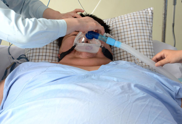 Kontrolsüz gıda alımın yanı sıra genetik olduğunu açıkladı.