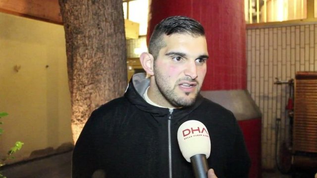 "Spor ve rejim yaptık. Daha önceki yaşam benim için ölüm gibiydi. Hareket edemiyordum belkide ölecektim. Yaşamdan keyif almıyordum. Hâlâ spor yapmaya devam ediyoruz ve 25 kilo daha vermeyi hedefliyorum."