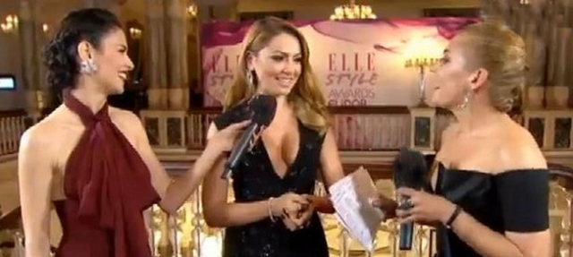 Kadın müzik starı ödülünün alan Hadise geceye derin göğüs dekoltesiyle geceye damgasını vurdu.