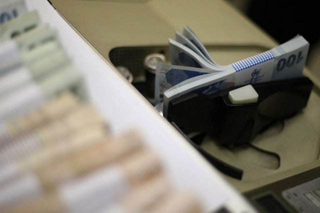 Gün ışığından mümkün olduğunca faydalanılmalıdır. Odalar doğal aydınlık avantajını daha iyi kullanacak şekilde düzenlenmelidir