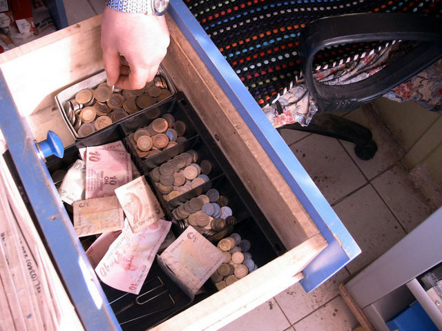 Tesisatlarda uygulanacak camyünü prefabrik boru ve vana ceketi uygulamaları, ısı kayıplarını azaltır.