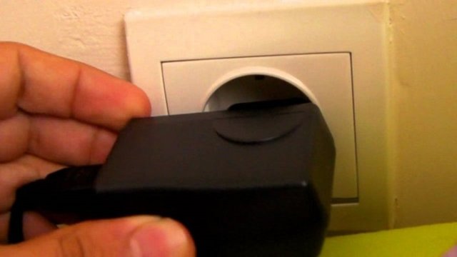 Şarj aletlerinin sürekli prizle bırakılmaması hem tüketim hem de güvenlik açısından gereklidir.