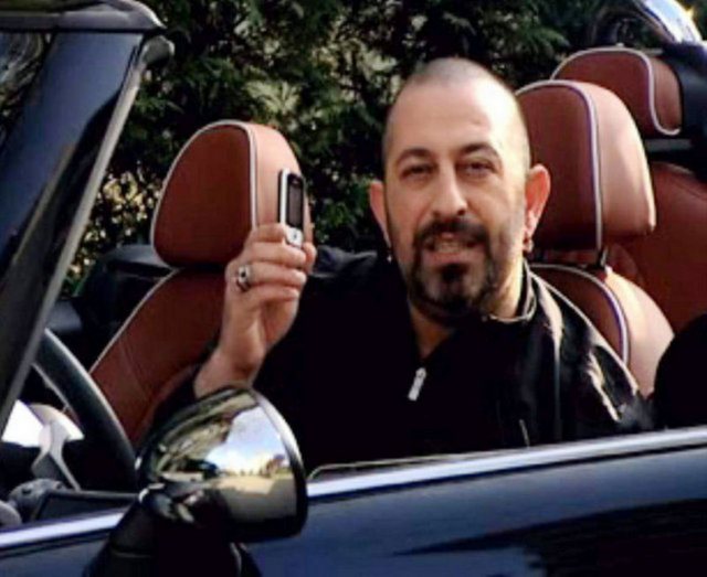 Tanımadım. Müşteri zannettim. Satmıyorum dedim. Arkadaşım kim olduğunu söyleyince tanıdım" diye konuştu.