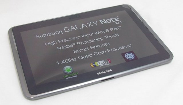Dokunmatik ekranının yanı sıra özel kalemi Pen ile de kullanılabilen tablet, 7.9 mm kalınlığında ve 535 gram ağırlığında.