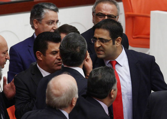 BDP Şırnak Milletvekili Hasip Kaplan'ın konuşması sırasında MHP ve BDP'li vekiller arasında tartışma yaşandı.