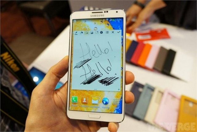 Galaxy Note 3 -  - IFA'da düzenlediği 'UNPACKED 2013 Episode 2' etkinliğinde Galaxy Gear ile büyük sükse yapan Samsung, Note 3 telefonuyla topladığı ilgiyi artırdı.