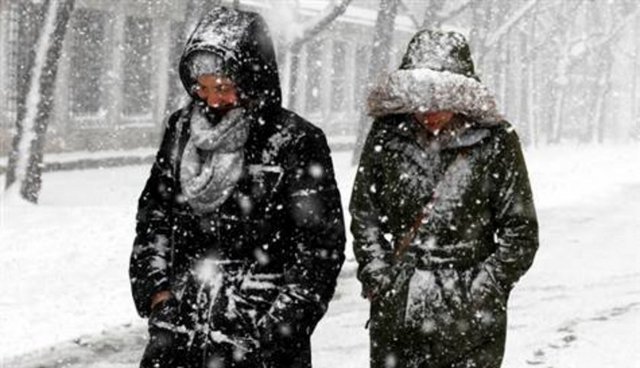 Koruyucu suni gözyaşı damlaları kullanın.