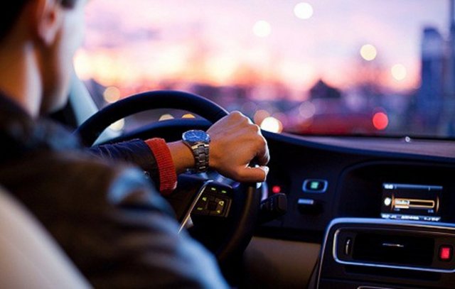 Araba kullanmak 15 dak 42 kalori 30 dak 84 kalori 1 saat 172 kalori