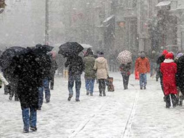 Merdiven inerken veya çıkarken yandaki korkuluklardan mutlaka destek alın.