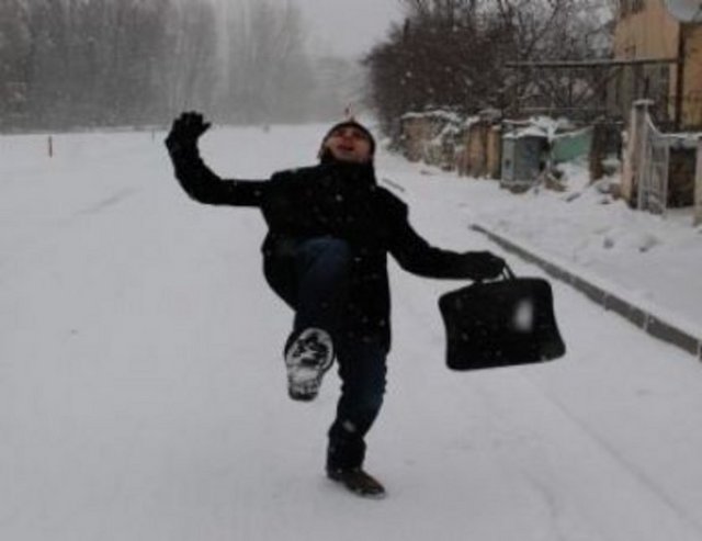 Evden çıkmadan önce dışarıdaki hava şartlarına uygun kıyafetler tercih edin.