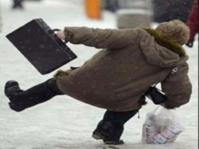 Yavaş ve küçük adımlar ile yürüyün. Attığınız adımlar asla kendi omuz genişliğinizden daha büyük olmamalı.