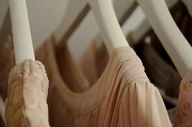 Avrupa'nın birçok ülkesinde naftalin satımının yasak veya denetim altında yapıldığını belirten Prof. Doğan, naftalinin kanserojen bir madde olduğunu söylüyor.