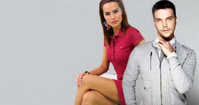 Boşanmanın ardından o dövmeyi sildirerek ensesine yeni sevgilisi Sinan Akçıl'ın 'S'sini dövme yaptırması, eski sevgilinin ismini sildirme konusunu tekrar gündeme getirdi.