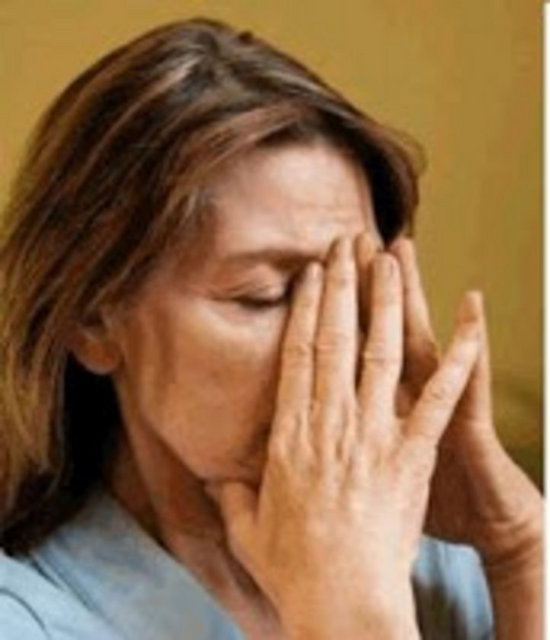 8 - Açıklanamayan ağrı: Bu, testis kanseri veya kemik kanserinin erken semptomlarından biri olabilir. Tedaviye rağmen iyileşmeyen baş ağrısı, beyin tümörünün habercisi olabilir. Sırt ağrısı, kolon veya yumurtalık kanserini işaret edebilir.