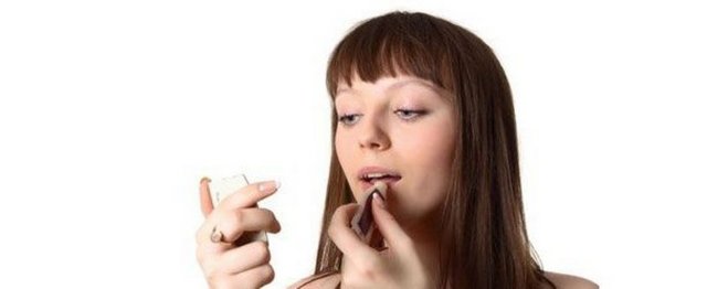 Yaz için günlük makyaj yapımı