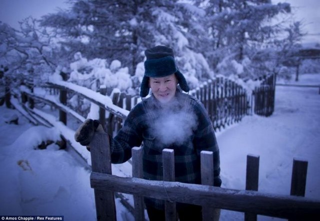 Gezi şirketleri bazen turistlerin aşırı soğuk hava koşullarını görmeleri için Oymyakon'a geziler düzenliyorlar.