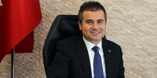 Gençlik ve Spor Bakanı Suat Kılıç, Türk Telekom Arena'nın çatısını Galatasaray'ın - yapmak zorunda olduğunu belirtti ve protokolde belirlenen süre içinde yapmaması - durumunda tazminat ödemek zorunda olduğunu vurguladı.
