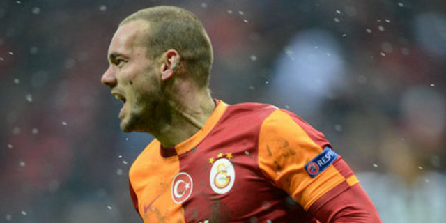 Galatasaray'ın Hollandalı yıldızı Sneijder, hakkında çıkan transfer söylentilerinin - doğruyu yansıtmadığını ve Galatasaray'da mutlu olduğunu söyledi.