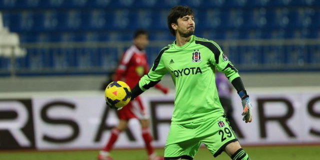 Beşiktaş'ın milli kalecisi Tolga Zengin'in Trabzon'da tedavi gören annesi 52 - yaşındaki Melek Zengin hayatını kaybetti.