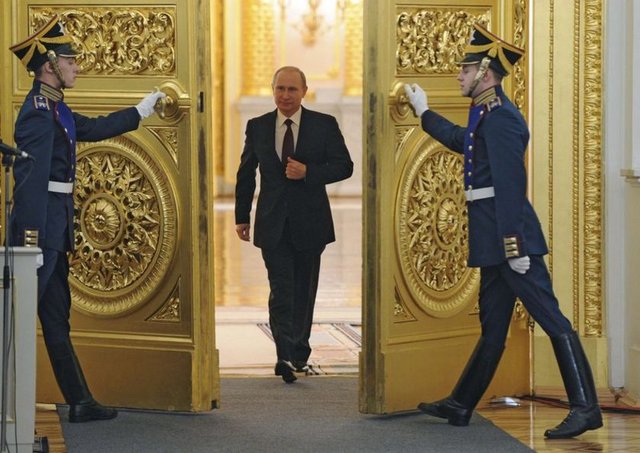Rusya Devlet Başkanı Vladimir Putin, Kremlin Sarayı'nda yaptığı yıllık - konuşmasında, Rusya'da 3 çocuklu ailelerin artık bir standart olması gerektiğini söyledi.