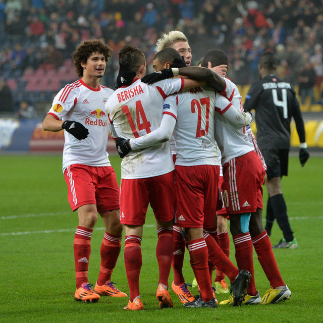 Salzburg ve Esbjerg son karşılaşmada el ele gruptan çıkarak UEFA Avrupa Ligi'nde yollarına devam ettiler.
