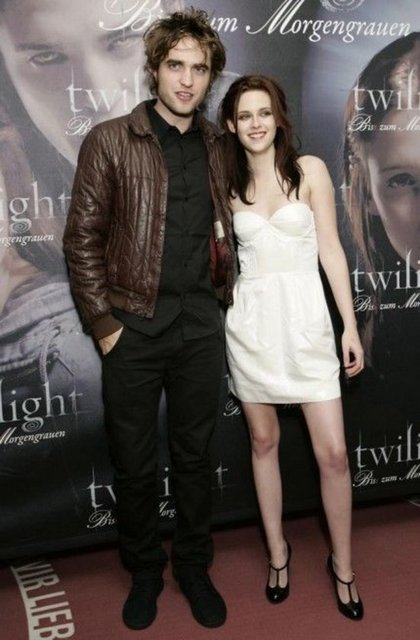 Kristen Stewart ve Robert Pattinson çiftinin Alacakaranlık film serisiyle başlayan aşkları, Stewart'ın aldatmasıyla sona erdi