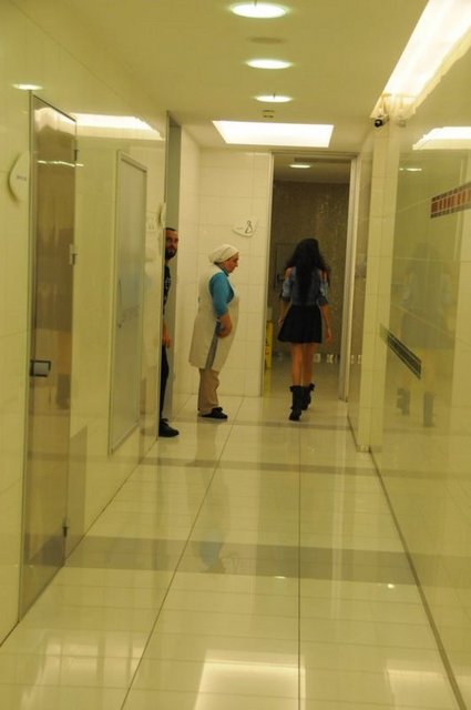 Fenerbahçeli futbolcu Caner Erkin'in eşi Asena Erkin ve popçu Berkay'ın AKmerkez'deki bebek odasında çekilen görüntüleri magazin gündemine bomba gibi düştü