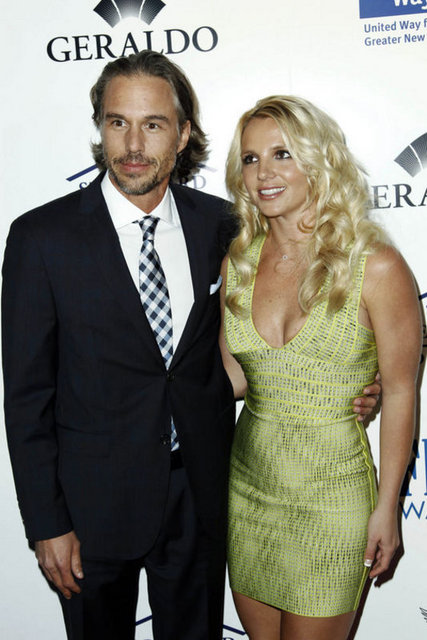 Britney Spears ve Jason Trawick, bir yıllık nişanlılıklarının ardından evlilik kararı almadan Ocak 2013'te ayrıldılar. Spears ayrılık sonrası çok üzgün olduğunu belirterek, "Onu hep delicesine seveğim" dedi