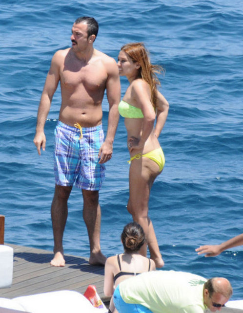 Popçu Demet Akalın, tatil için Bodrum Torba'daki yazlığını tercih etti.