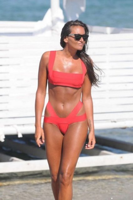 Eda Taşpınar, sabah-akşam sporunu eksik etmeyerek, bu fiziğini neye borçlu olduğunu dosta düşmana ilan ediyor.