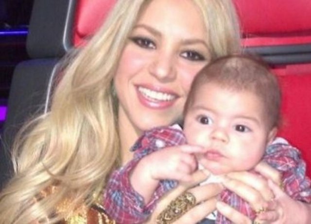 Ünlü şarkıcı Shakira ve sevgilisi Barcelona'lı yıldız futbolcu Gerard Piquet'nin bebekleri dünyaya geldi. Ünlü çift bebeklerine Milan ismini koydular