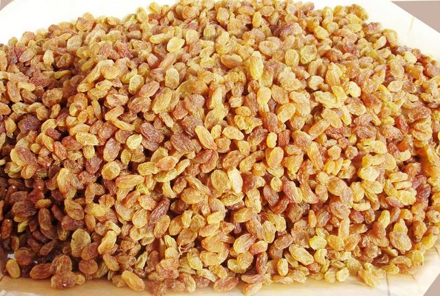 Üzümde %20 oranında direk olarak kana karışan şeker vardır. Bu özelliği ile bedenen ve zihnen çalışanlar için iyi bir gıdadır.