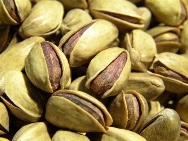 Gönüllülerin kilolarında bir değişim görülmedi, ancak kan testleri sonuçlarında sağlıklı yağlardan zengin şam fıstıklarının şeker ve insülin seviyelerini dengeleyerek tip 2 diyabetten koruduğu görüldü.