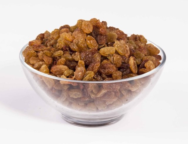 Öte yandan, kalple ilgili olarak kuru üzüm, başta kanın temizlenmesi, kalbin güçlendirilmesi ve dolayısıyla kalp-damar hastalıklarına karşı direncin artmasına da yardımcıdır.