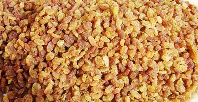 "Kuru üzüm, insan vücudunda kansere neden olabilecek zararlı maddelere karşı koruyucu özellik taşır. Bol miktarda bulunan ve antioksidan madde olan 'Rezveratrol', insan bünyesinde kanser hücrelerinin gelişimini sınırlandırıcı etki yapmaktadır.  -