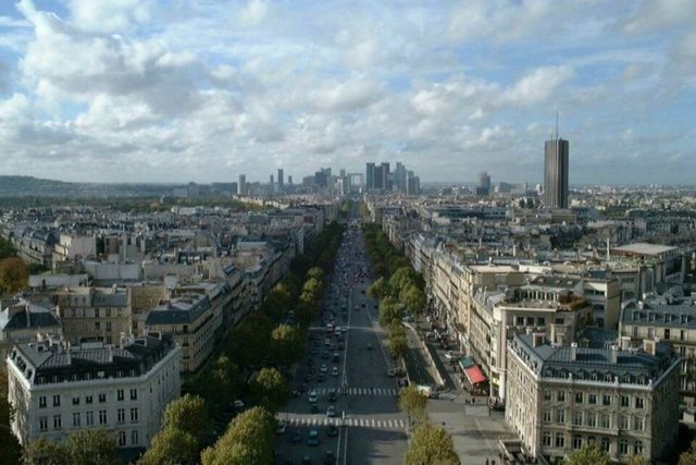 Fransa 	Kadın (ortalama yaşam süresi/yıl) 85 	Erkek (ortalama yaşam süresi/yıl) 78 	Total (ortalama yaşam süresi/yıl) 82