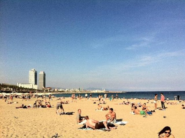 İspanya 	Kadın (ortalama yaşam süresi/yıl) 85 	Erkek (ortalama yaşam süresi/yıl) 79 	Total (ortalama yaşam süresi/yıl) 82