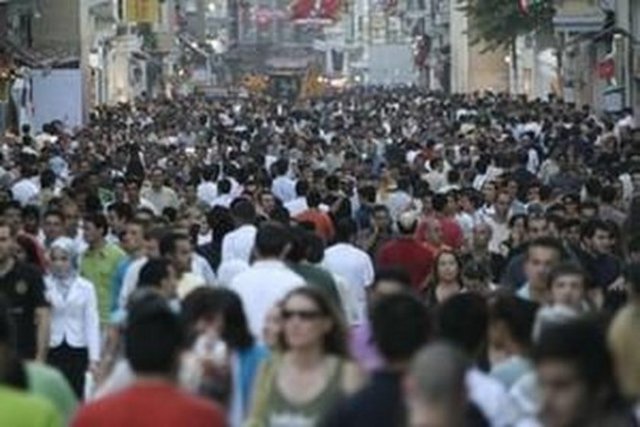 Sayısal olarak bakıldığında ise yaklaşık 1,3 milyar kişinin yaşadığı Çin, aynı zamanda dünyada en fazla yaşlının bulunduğu ülke. Çin'de her 100 kişiden 9'u, yani 122,3 milyon kişi 65 yaş ve üzerinde bulunuyor.