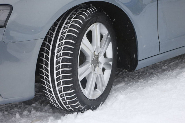 Eski bir akü soğuk havalarda görevini tam yapamayabilir, bu nedenle kontrol edilmeli.