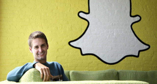 Evan Spiegel'in Snapchat'ın kurulmasındaki en büyük yardımcıları ve dostları Reggie Brown ve  -  - Bobby Murphy