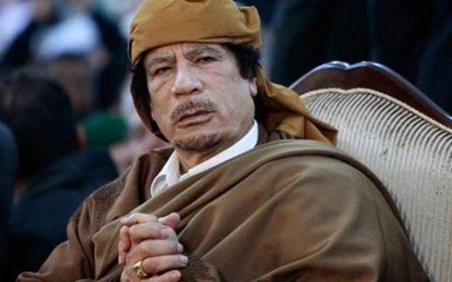 8. Muammer Kaddafi - 200 milyar dolar (1942 - 2011) 2011'de yakalanmasından sonra, Libya Kralı Muammer Kaddafi'nin 200 milyar dolarlık gizli bir servete sahip olduğu açıklandı.  70 milyar dolara yakın para olduğu saptandı.