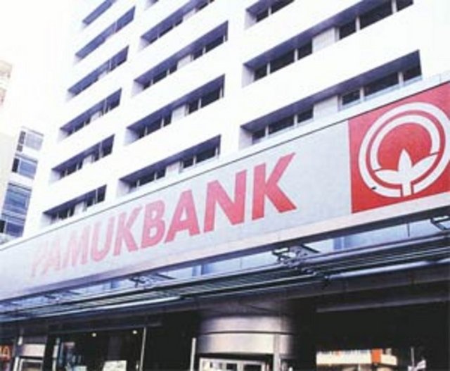 İkinci büyük zarar ise Çukurova Grubu'nun Pamukbank'ından geldi. Bankanın yönetimine 19 Haziran 2002'de el konuldu.
