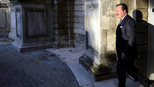 Bunlar arasında Cavit Çağlar'ın 2.86 milyar dolar kaynak aktarılan İnterbank'ı,Garipoğlu'nun 2.63 milyar dolar kaynak aktarılan Sümerbank'ı, Erol Aksoy'un 1.99 milyar dolar kaynak aktarılan İktisat Bankası, Dinç Bilgin'in Etibank'ı vardı.