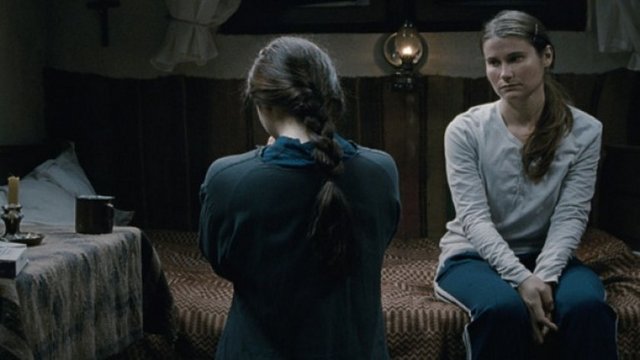 Romen Yeni Dalgası'nın en önemli figürlerinden Christian Mungiu'nun Cannes'dan ödüllü filmi, yüksek bir minimalist duyarlılıkla dinin devletleri sürüklediği uçurumları merceğine alıyor.