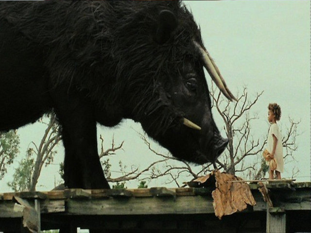 Kıyamet paranoyasını öngörürken işitsel ve görsel açıdan Herzog, Cassavetes ve De Sica'yı örnek alıp gerilla sinemasının yamacına tutunan mucizevi bir eser.