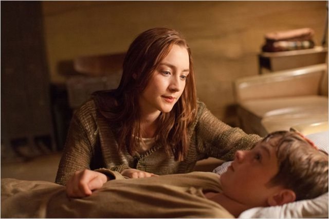 "Göçebe" tam olarak bu yoldan ilerlerken bambaşka kuralları olan bir evrenin içine girmemizi sağlıyor. 'Soul' adlı bir melez ırk da yaratıyor.