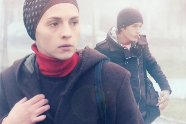 Macar sineması damarından Dardenne Kardeşler'in "Çocuk"unu da andıran bir yönetmenlik geleneğiyle kavranıyor.