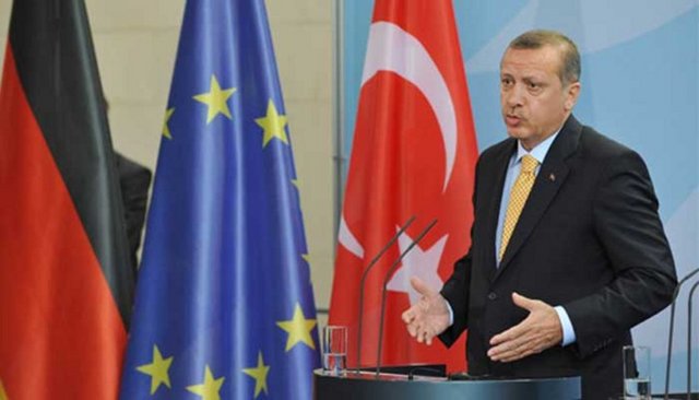 Başbakan Recep Tayyip Erdoğan'ın da sürece dahil olmasıyla ortak bir anlaşma metni ortaya çıktı ve vize muafiyeti ile ilgili yol haritası çıkarıldı.  -